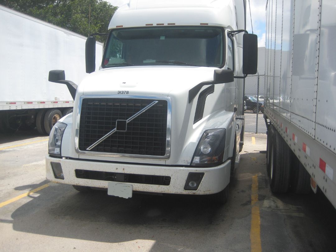 2015 VOLVO VN Series - Image 2